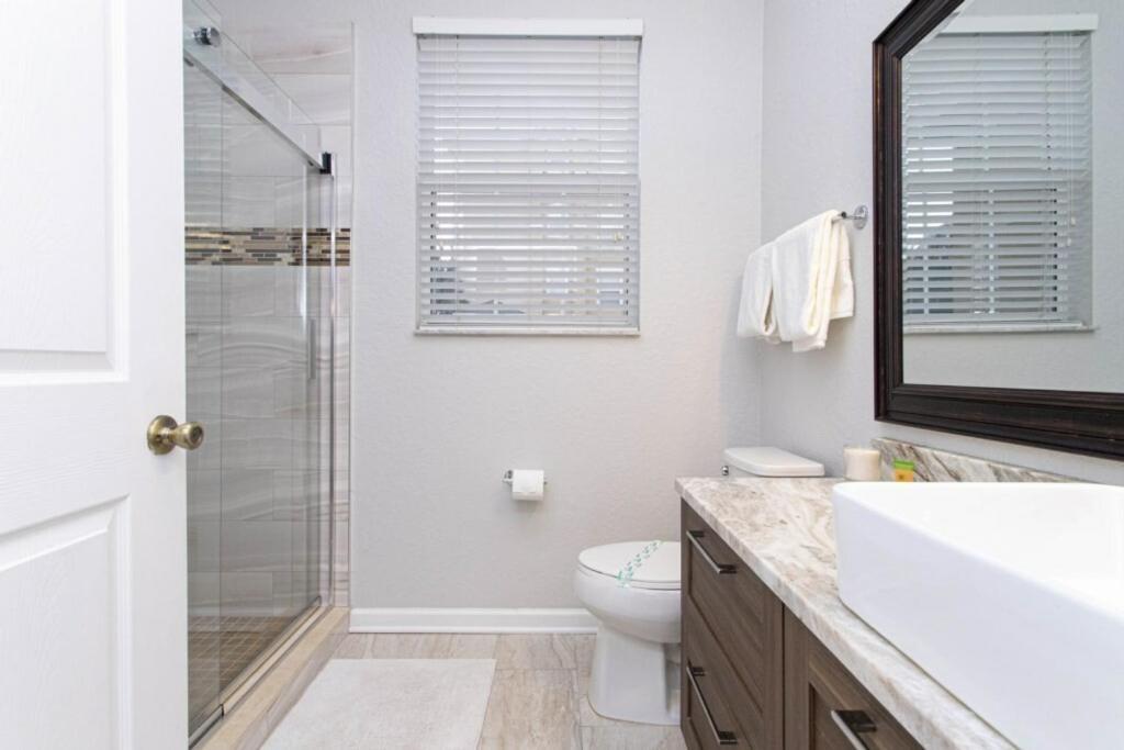 Winsor Dream - 3 Bedrooms 2 Miles From 103 Appartement